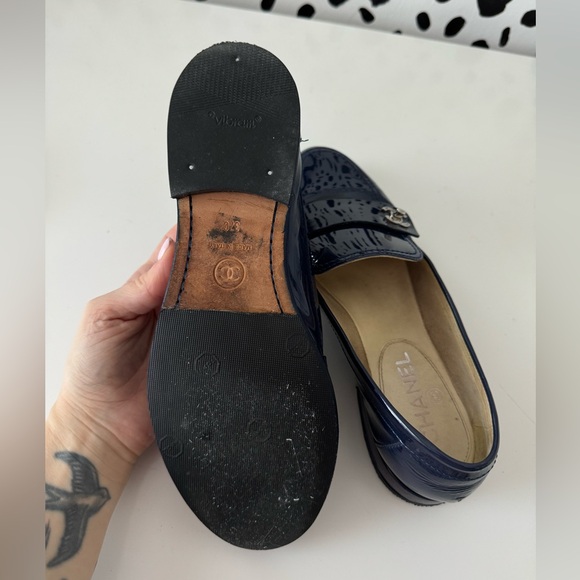 Authentic Chanel Loafers Navy Patent Leather Enamel Turn lock CoCo Mark - Picture 8 of 9